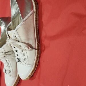 White and Silver Sneakers with Textured Material and Light Sole